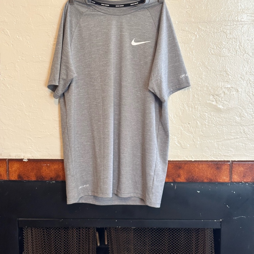Nike Men's Gray Short Sleeve Tee